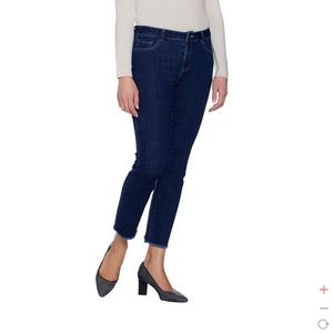 LOGO frayed hem jeans. Perfect condition.